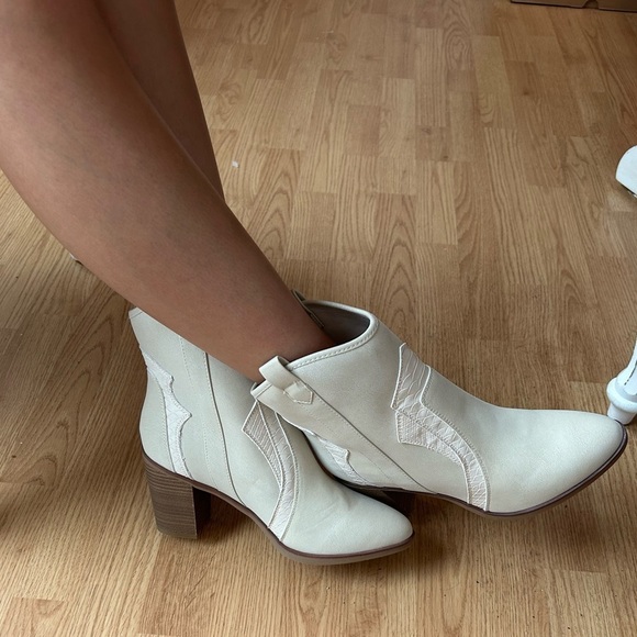 Altar'd State Shoes - 461- Altar'D State Simone Cowboy Bootie Size 7 NWT